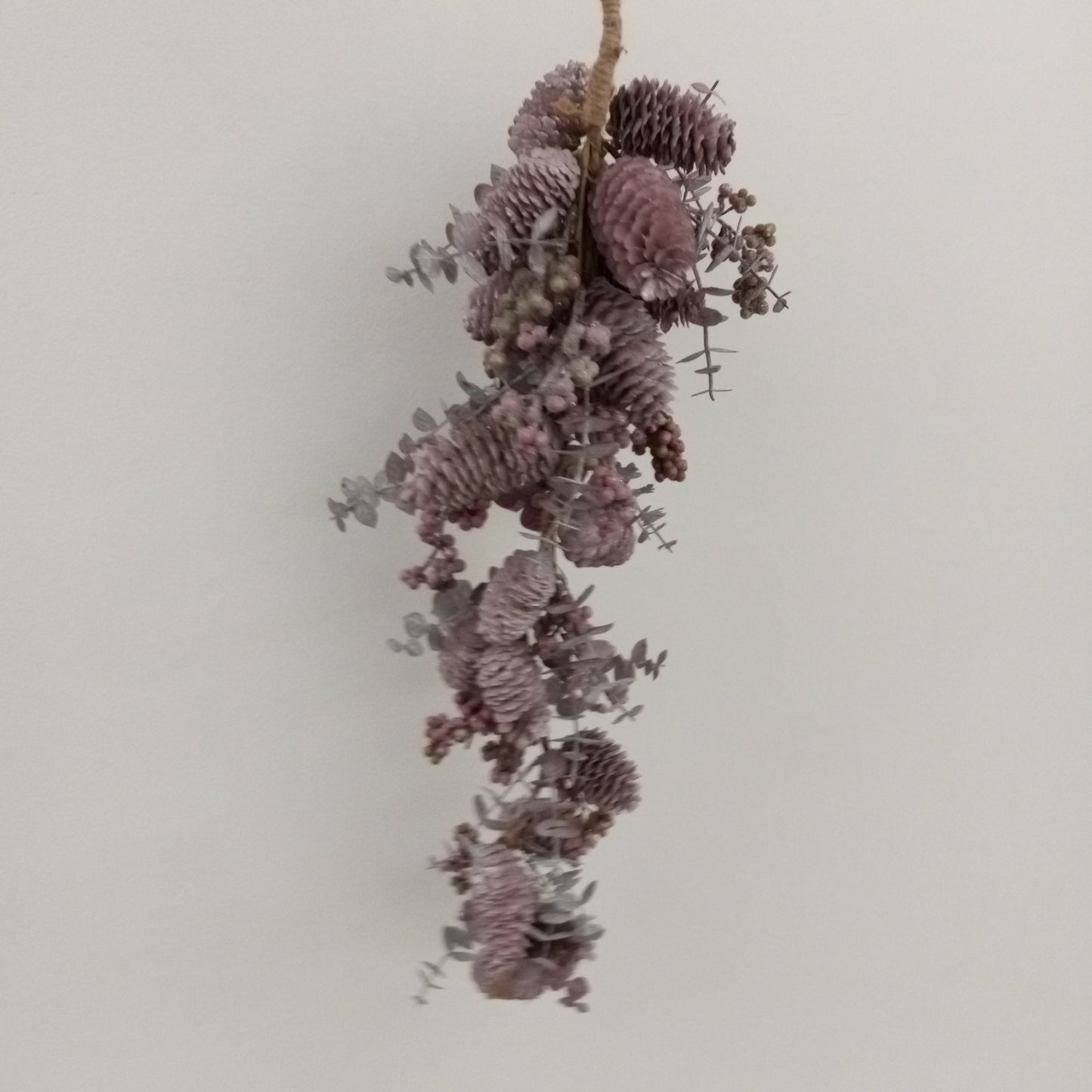 XM12333 FR EUCALYPTUS/BERRY SWAG,29.5in-24P
