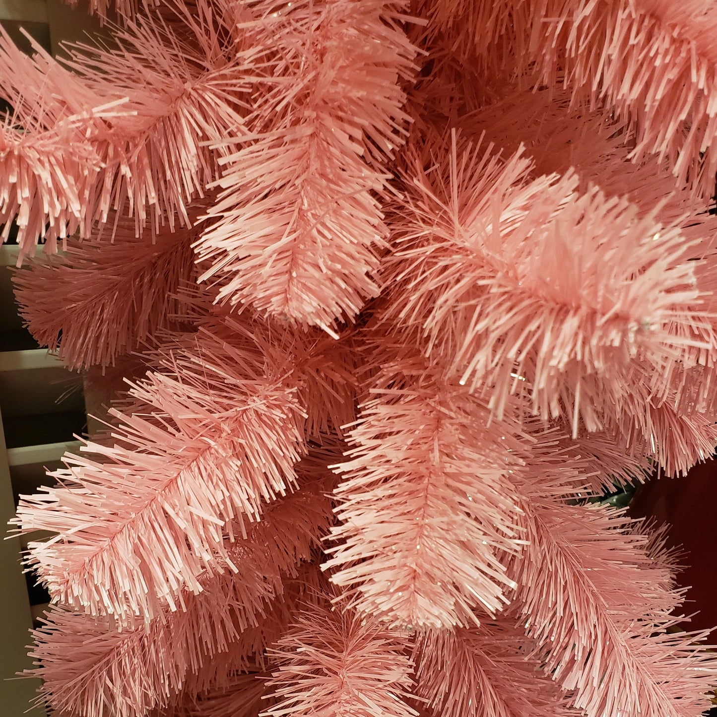 XM12627 REGULAR CUT TINSEL WREATH