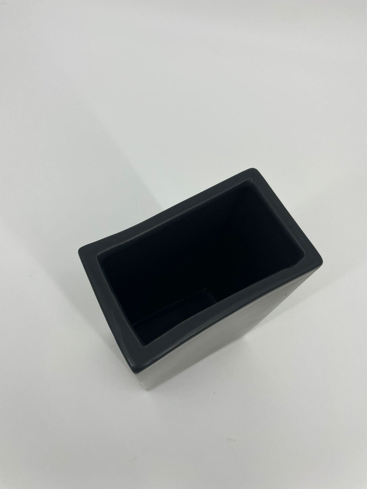 CB4004 CERAMIC RECTANGLE POT 4.75x3x8.25"
