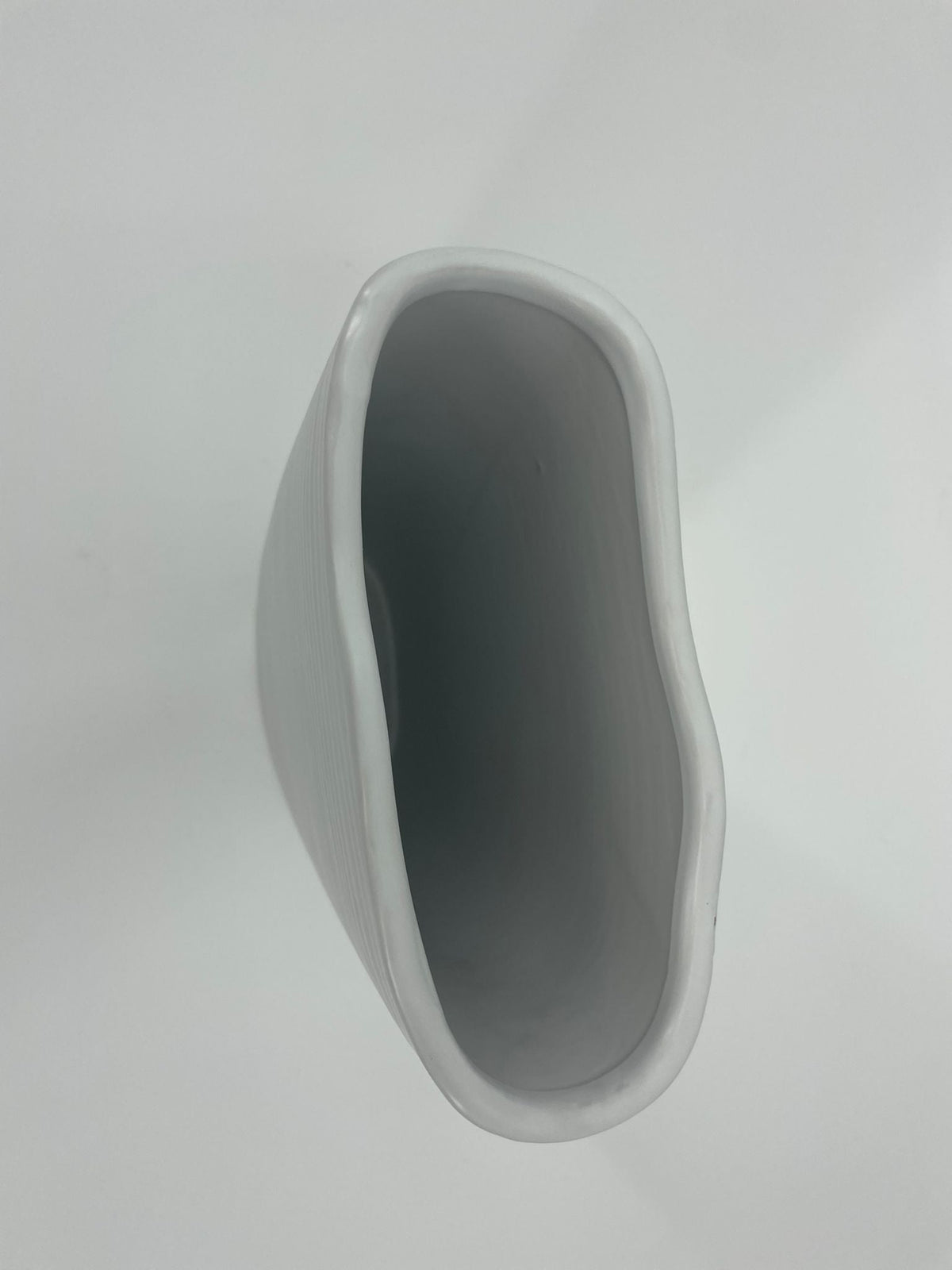 CB4019 CERAMIC TAPERED OVAL POT D8x4x13"H