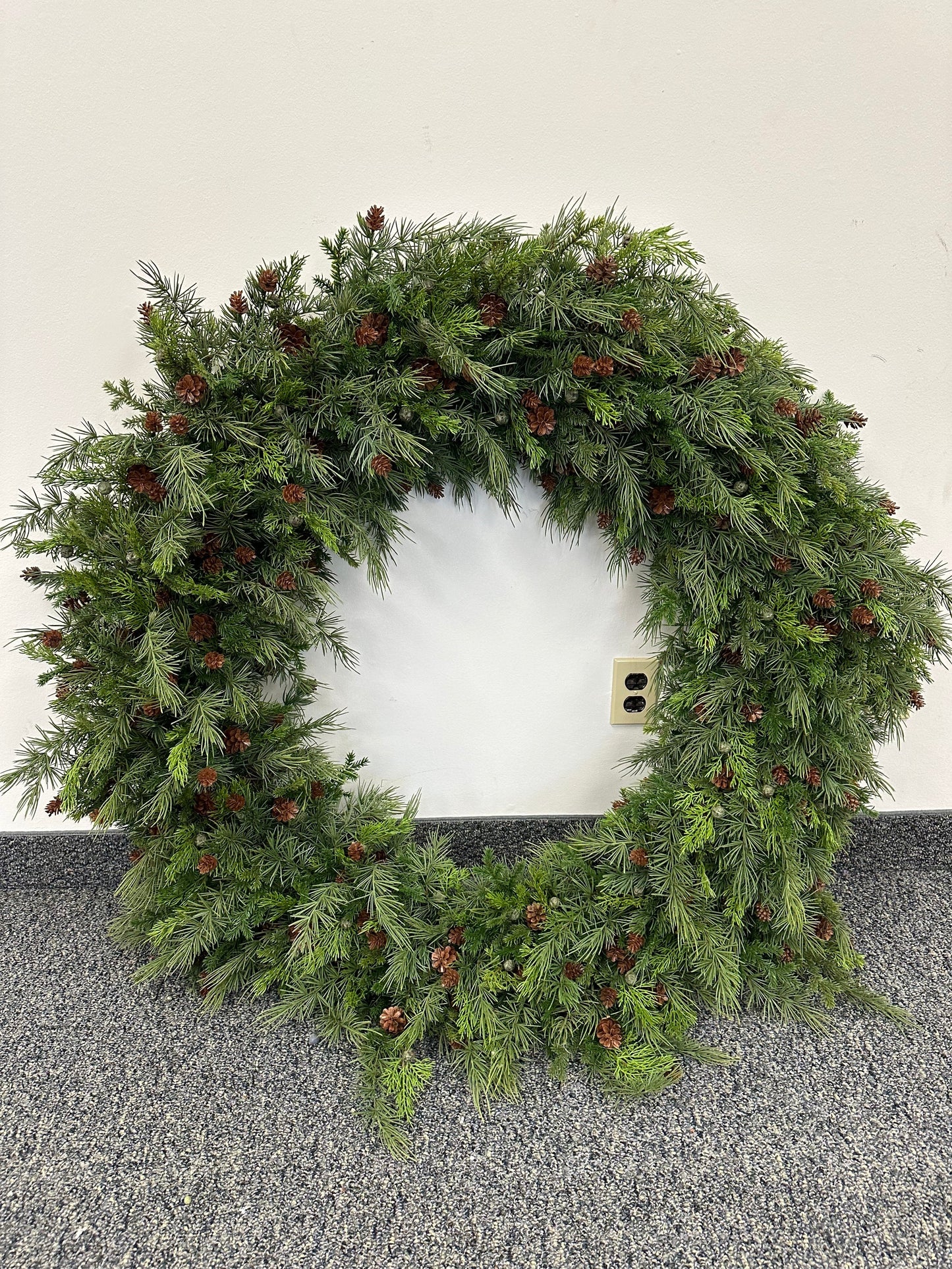 GW3271 MIXED PINE/PINECONE WREATH