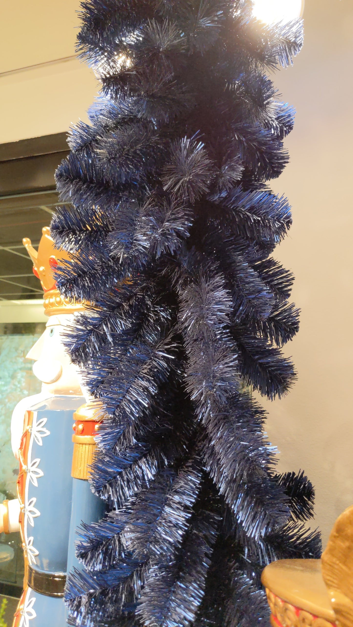 XM12629 REGULAR CUT TINSEL SLIM TR,6'x31in