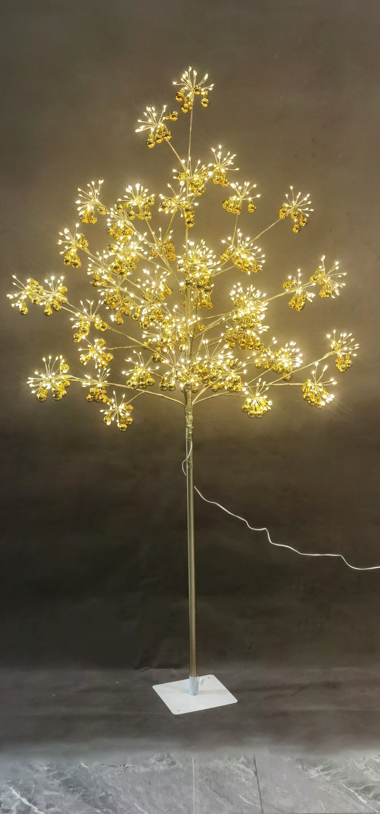 TRL10002 2 LIGHTED STARBUST MINI BALL TREEx280B,880 LED,5'