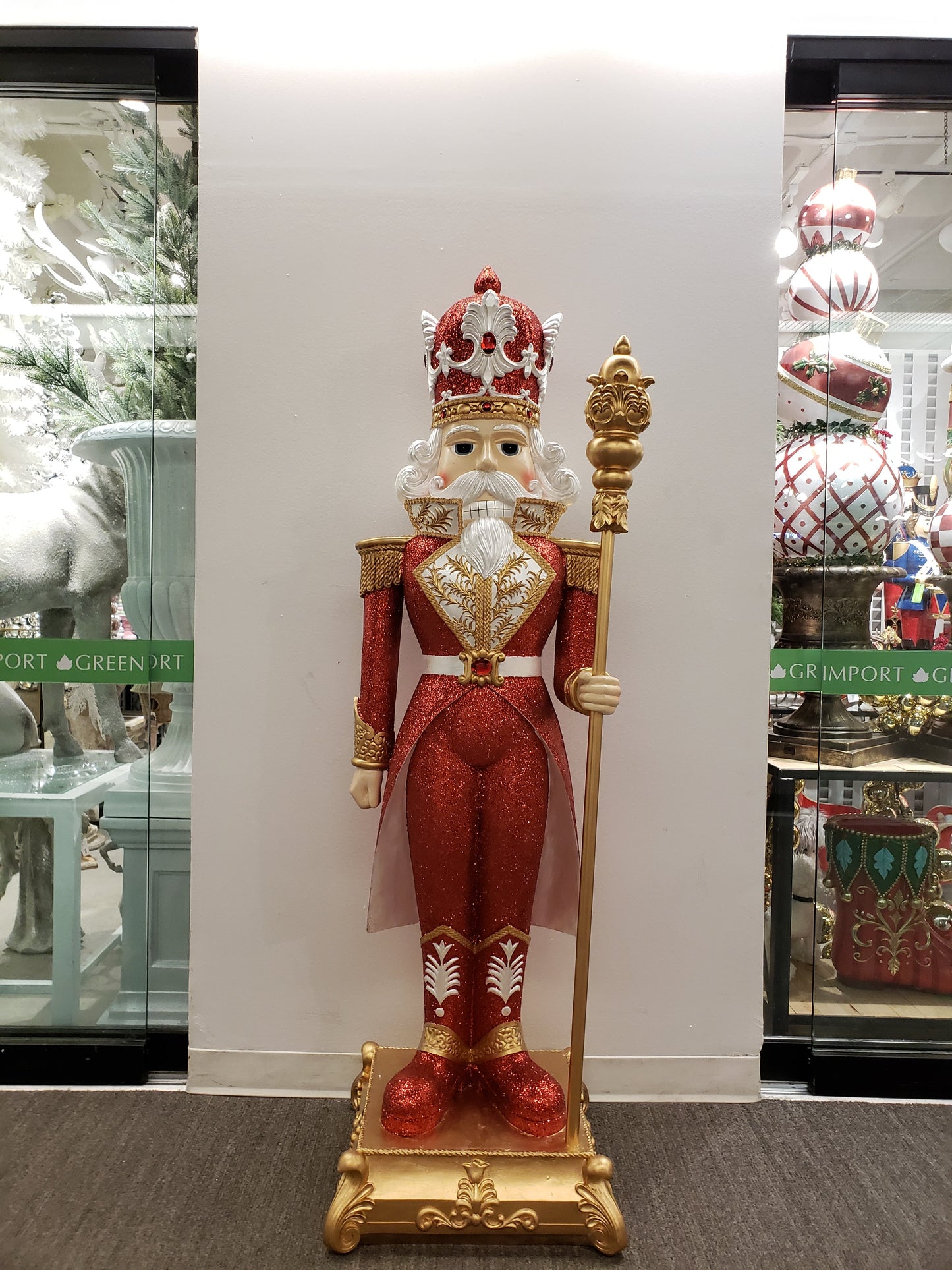 XM12383 RESIN GLITTERED NUTCRACKER 72"