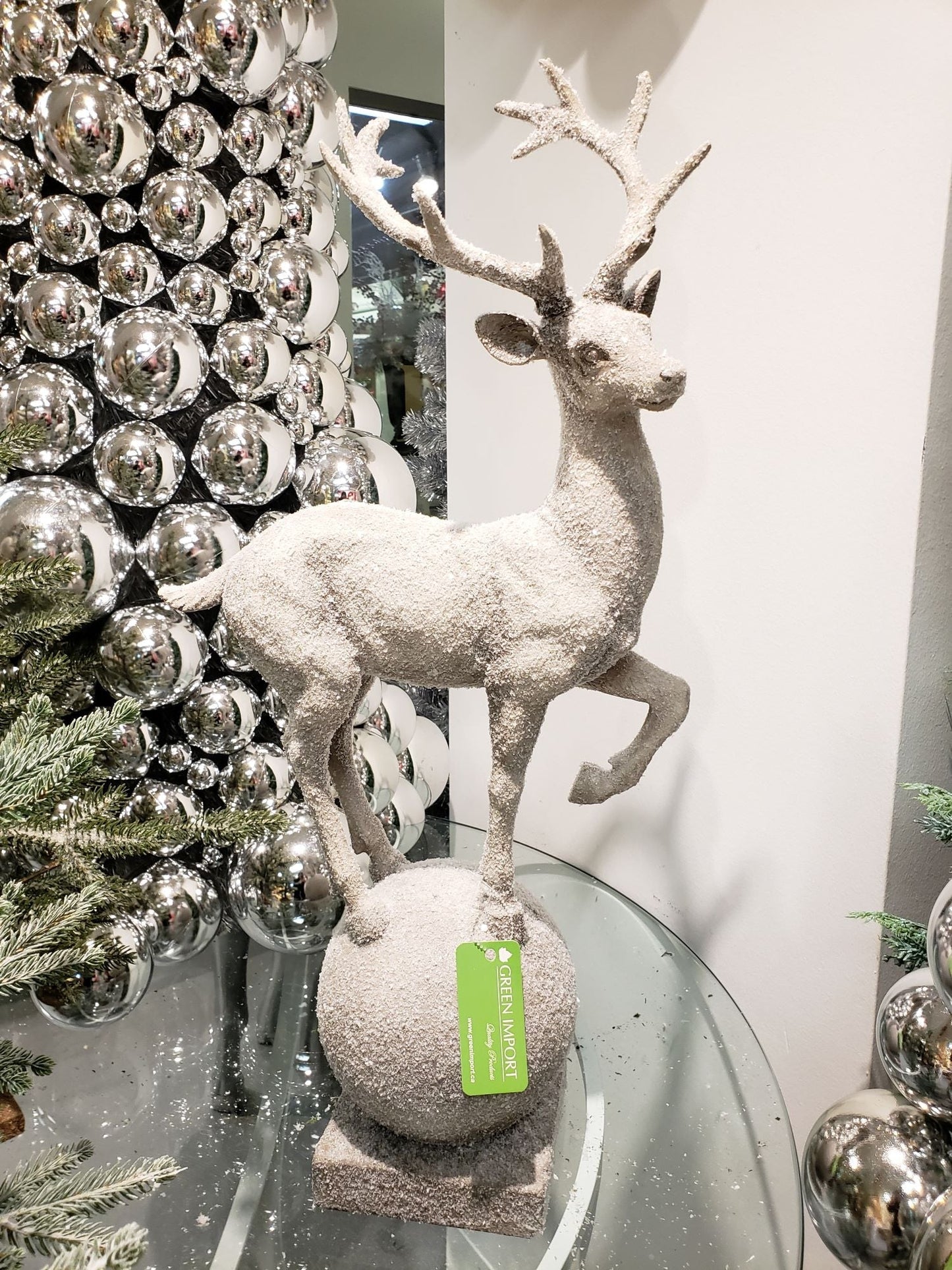 XM12545 RESIN DEER ON BALL 27"