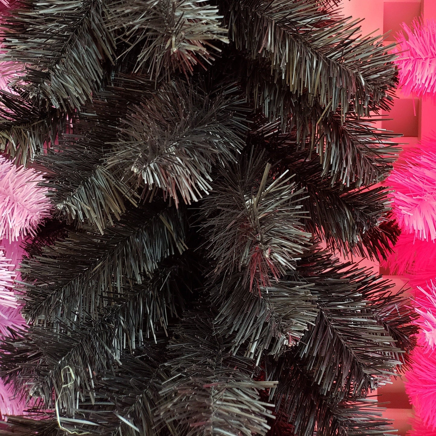 XM12627 REGULAR CUT TINSEL WREATH