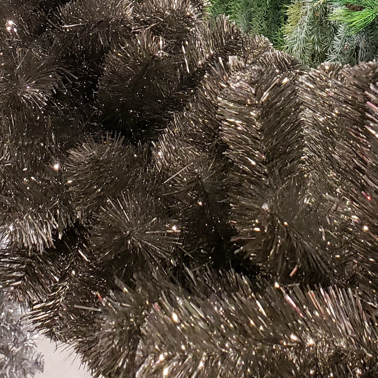 XM12627 REGULAR CUT TINSEL WREATH