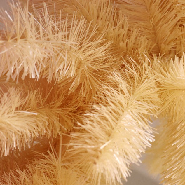 XM12627 REGULAR CUT TINSEL WREATH