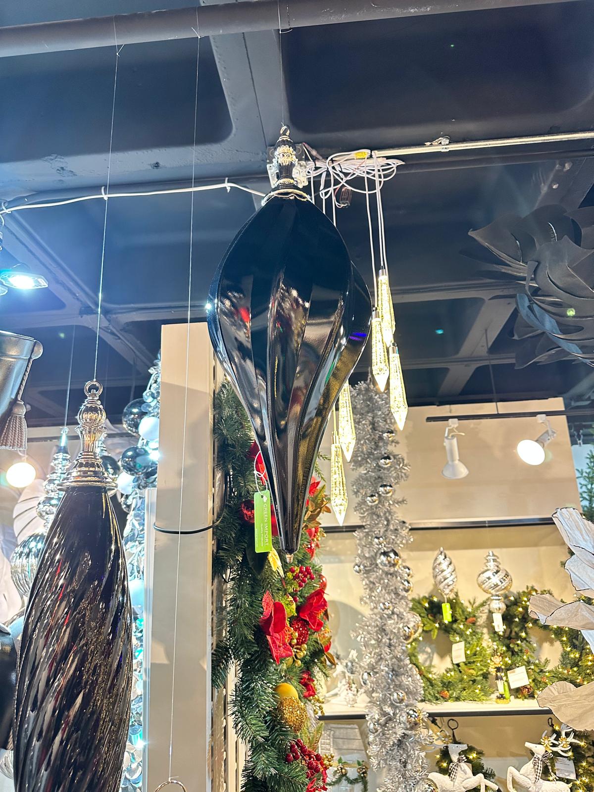 XO1021 PLASTIC TEARDROP ORNAMENT 32"