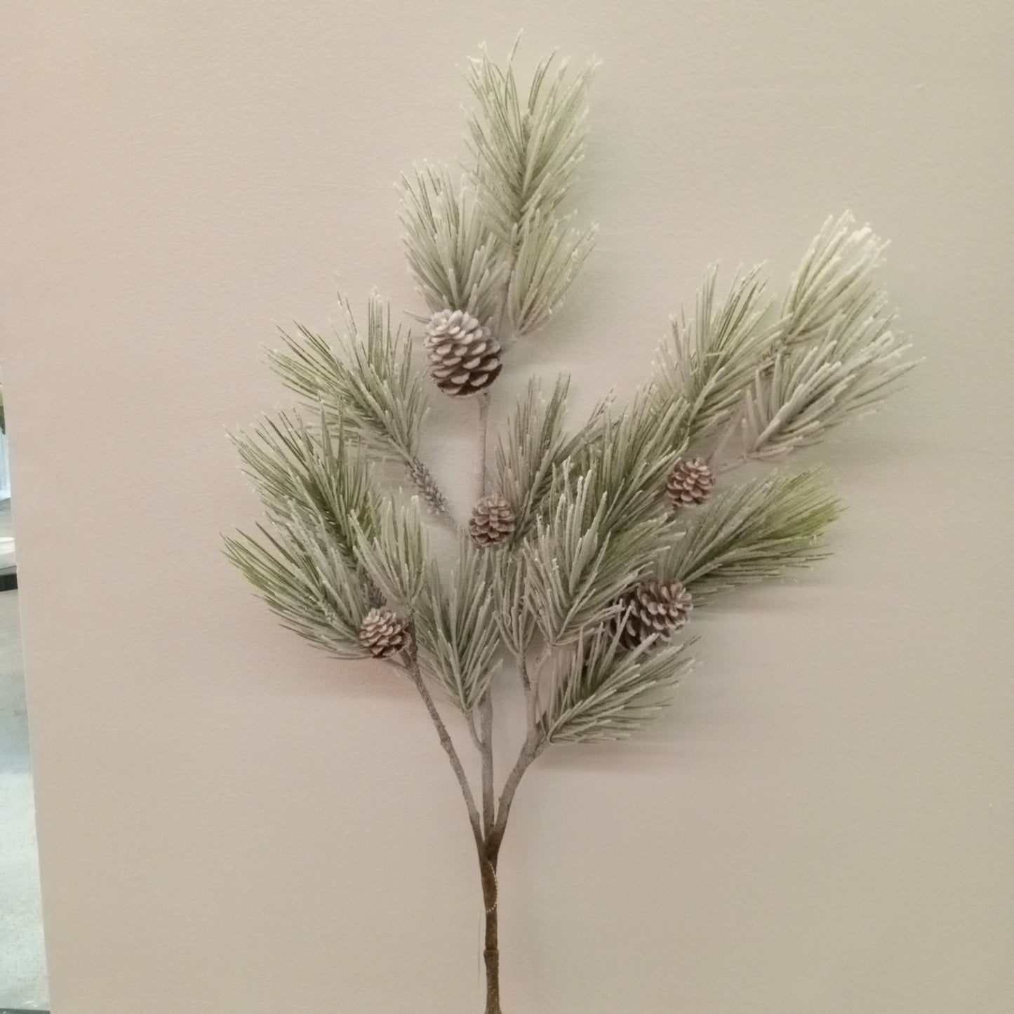 XM13789 NEEDLE PINE/PINECONE w/SNOW SPRAY,49"