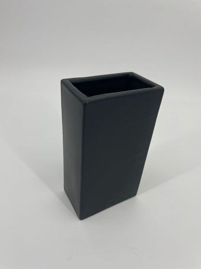 CB4004 CERAMIC RECTANGLE POT   4.75x3x8.25"
