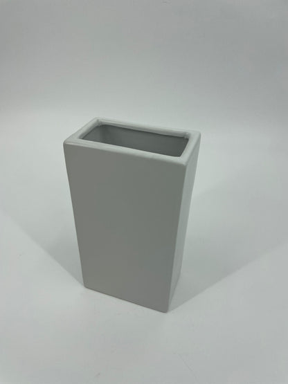CB4004 CERAMIC RECTANGLE POT   4.75x3x8.25"