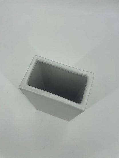 CB4004 CERAMIC RECTANGLE POT   4.75x3x8.25"