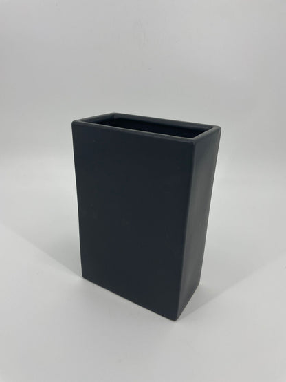 CB4005 CERAMIC RECTANGLE POT   7x3.75x10"