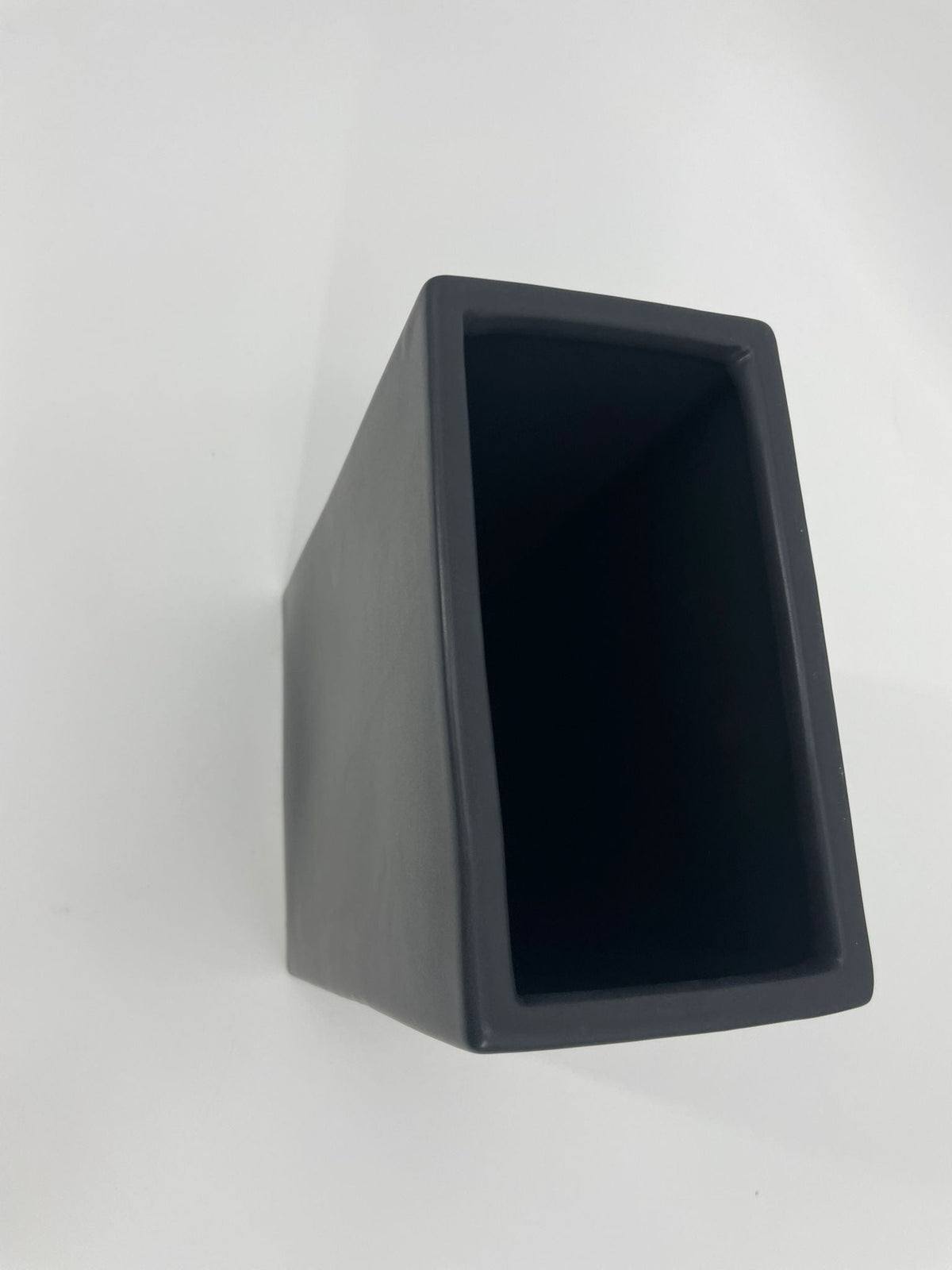 CB4005 CERAMIC RECTANGLE POT   7x3.75x10"