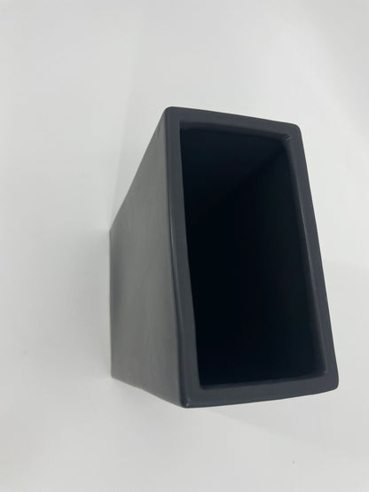 CB4005 CERAMIC RECTANGLE POT   7x3.75x10"