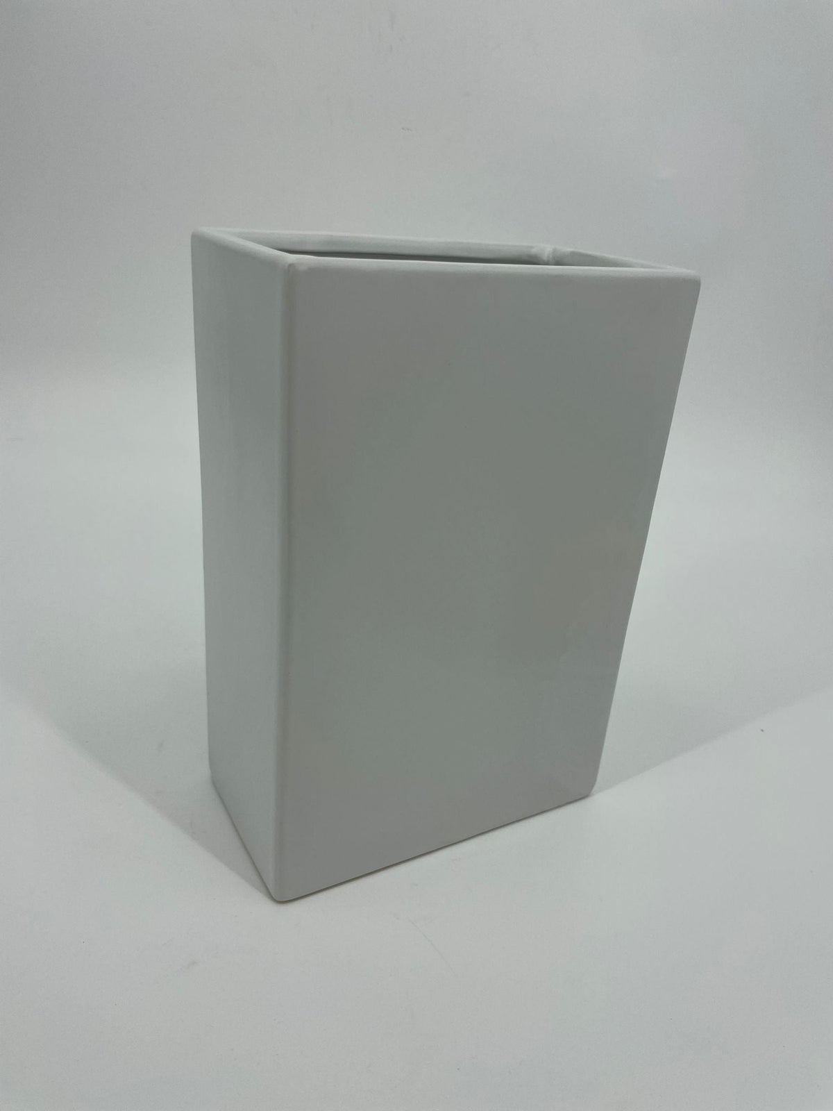CB4005 CERAMIC RECTANGLE POT   7x3.75x10"