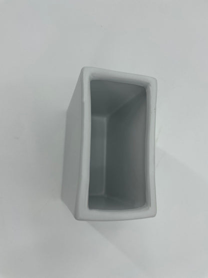 CB4006 CERAMIC RECTANGLE POT   5x3x5.5"