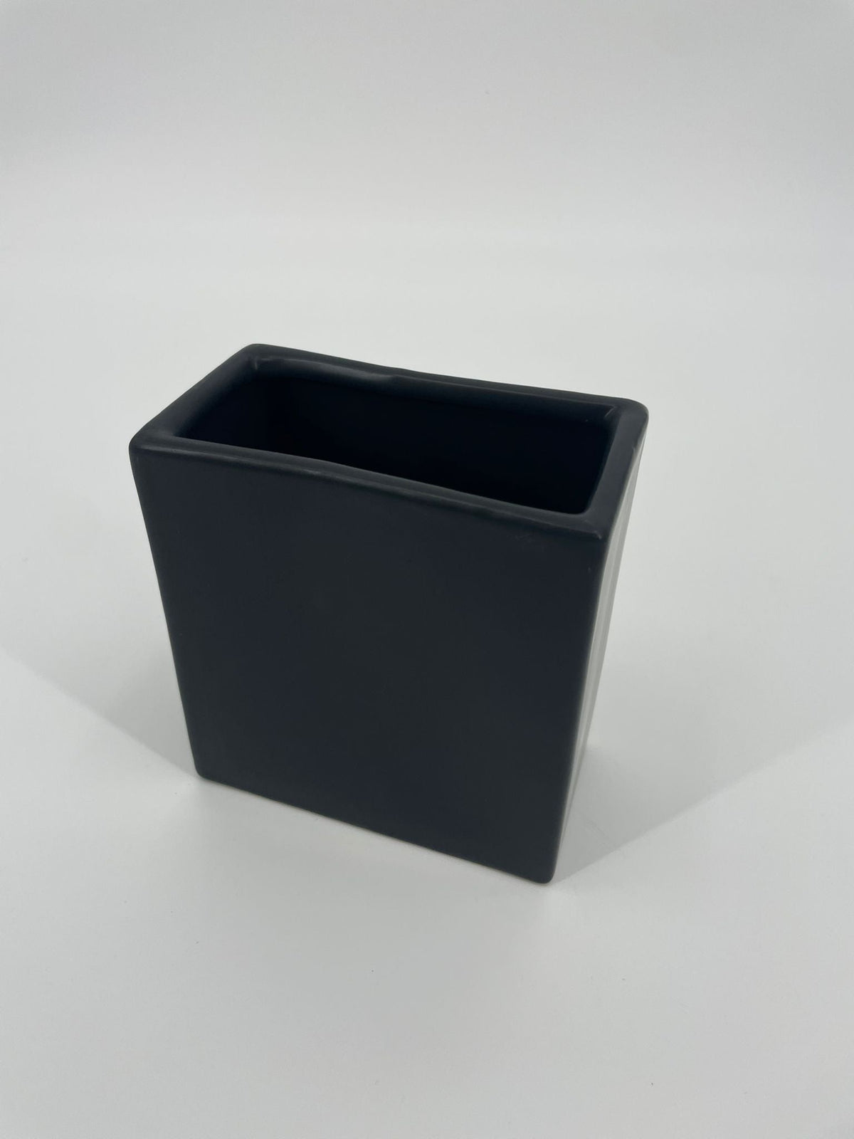 CB4007 CERAMIC RECTANGLE POT   7x3.5x6.5"