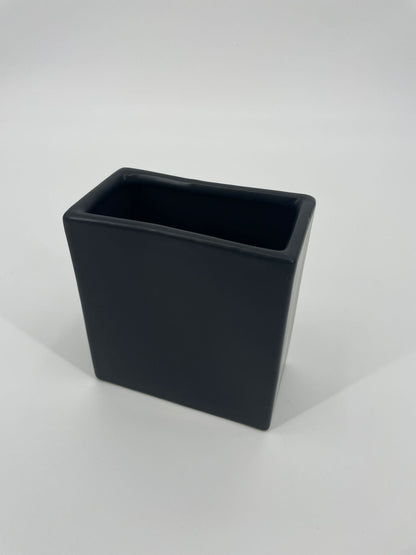 CB4007 CERAMIC RECTANGLE POT   7x3.5x6.5"