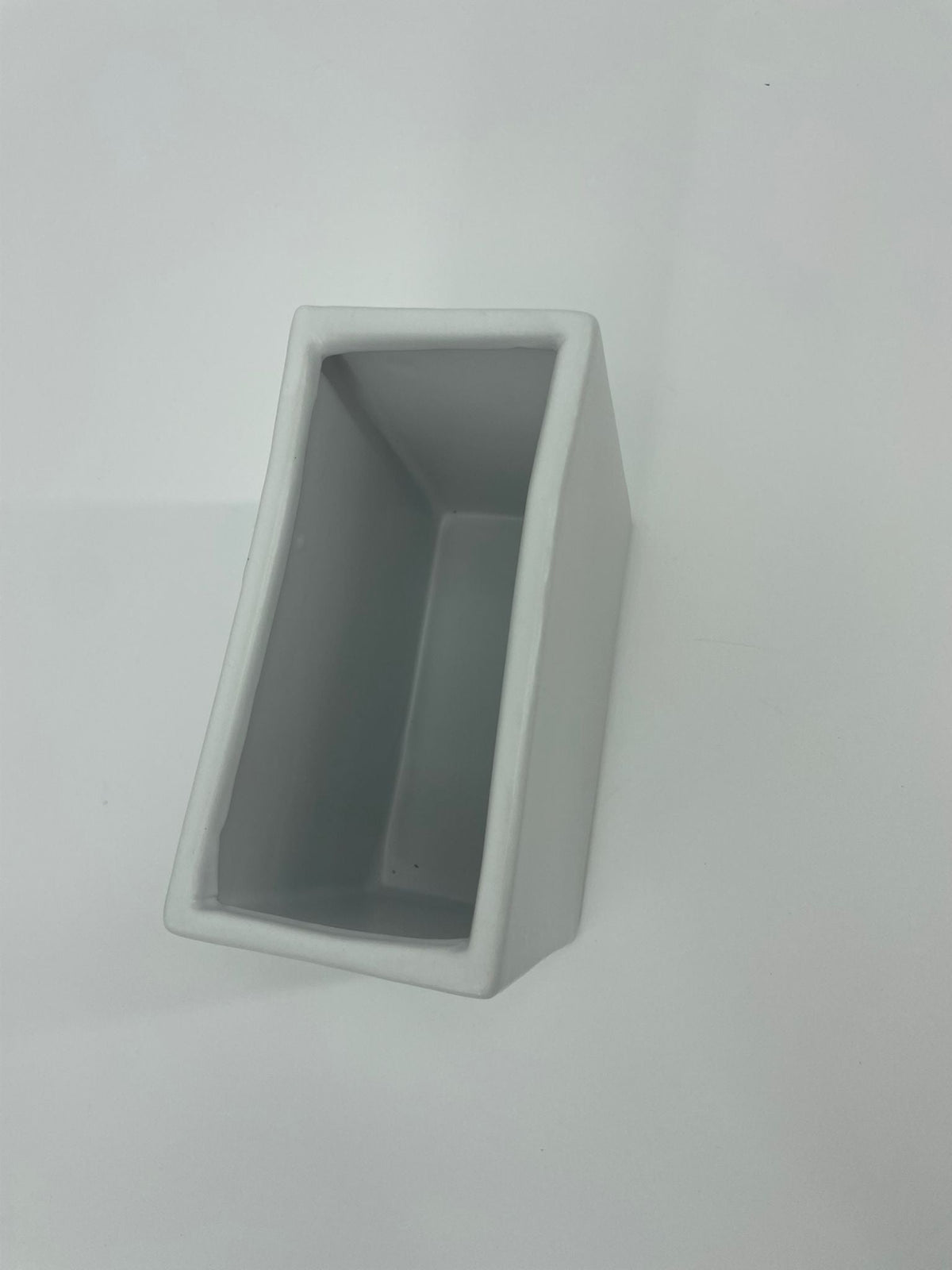 CB4007 CERAMIC RECTANGLE POT   7x3.5x6.5"