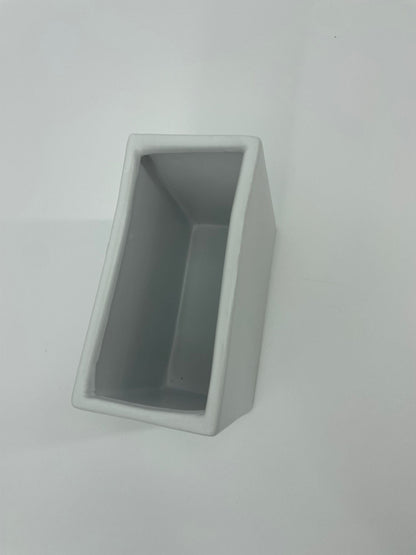 CB4007 CERAMIC RECTANGLE POT   7x3.5x6.5"