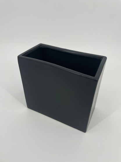 CB4008 CERAMIC RECTANGLE POT   8.5x4.5x8"