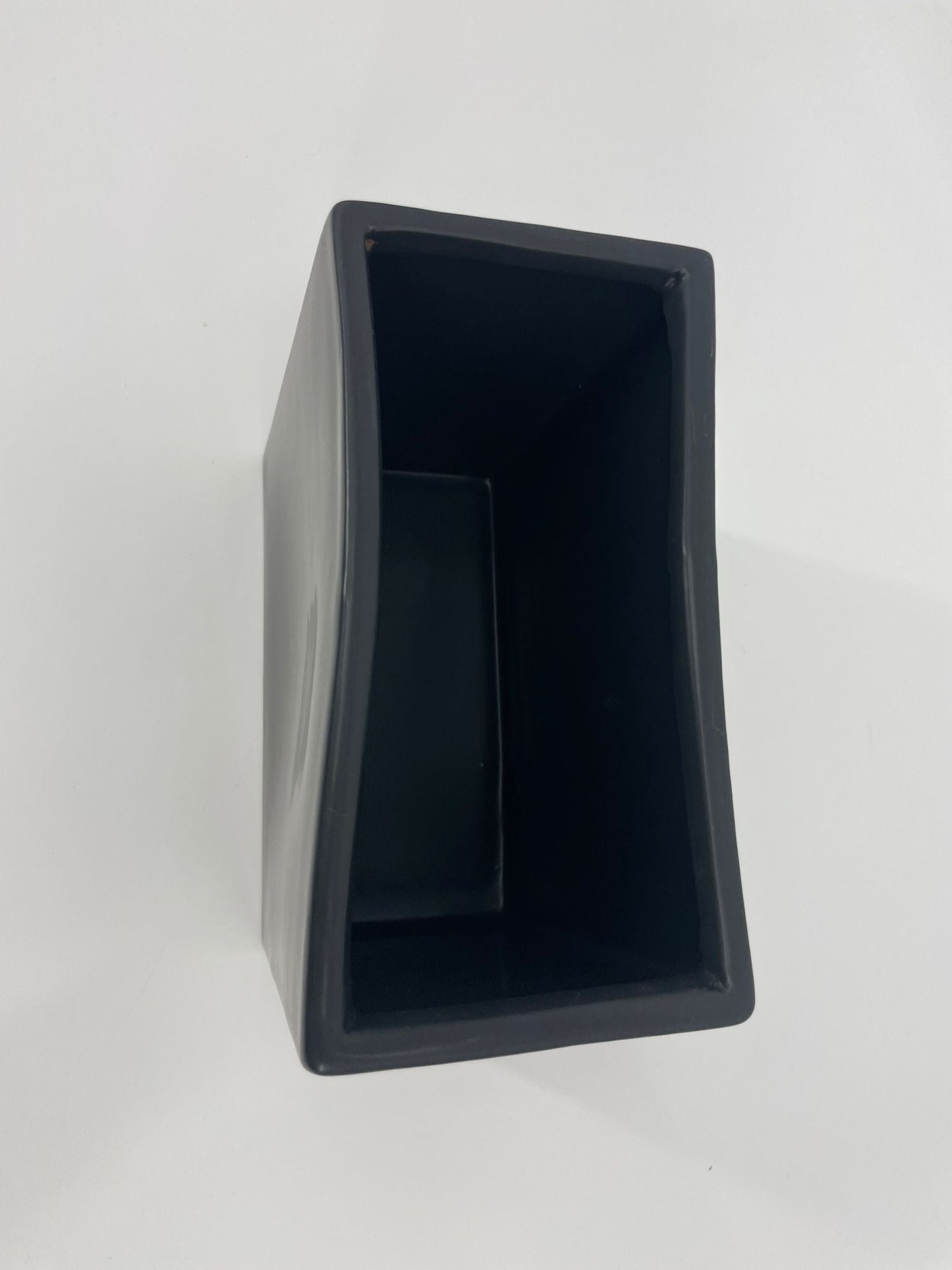 CB4008 CERAMIC RECTANGLE POT   8.5x4.5x8"