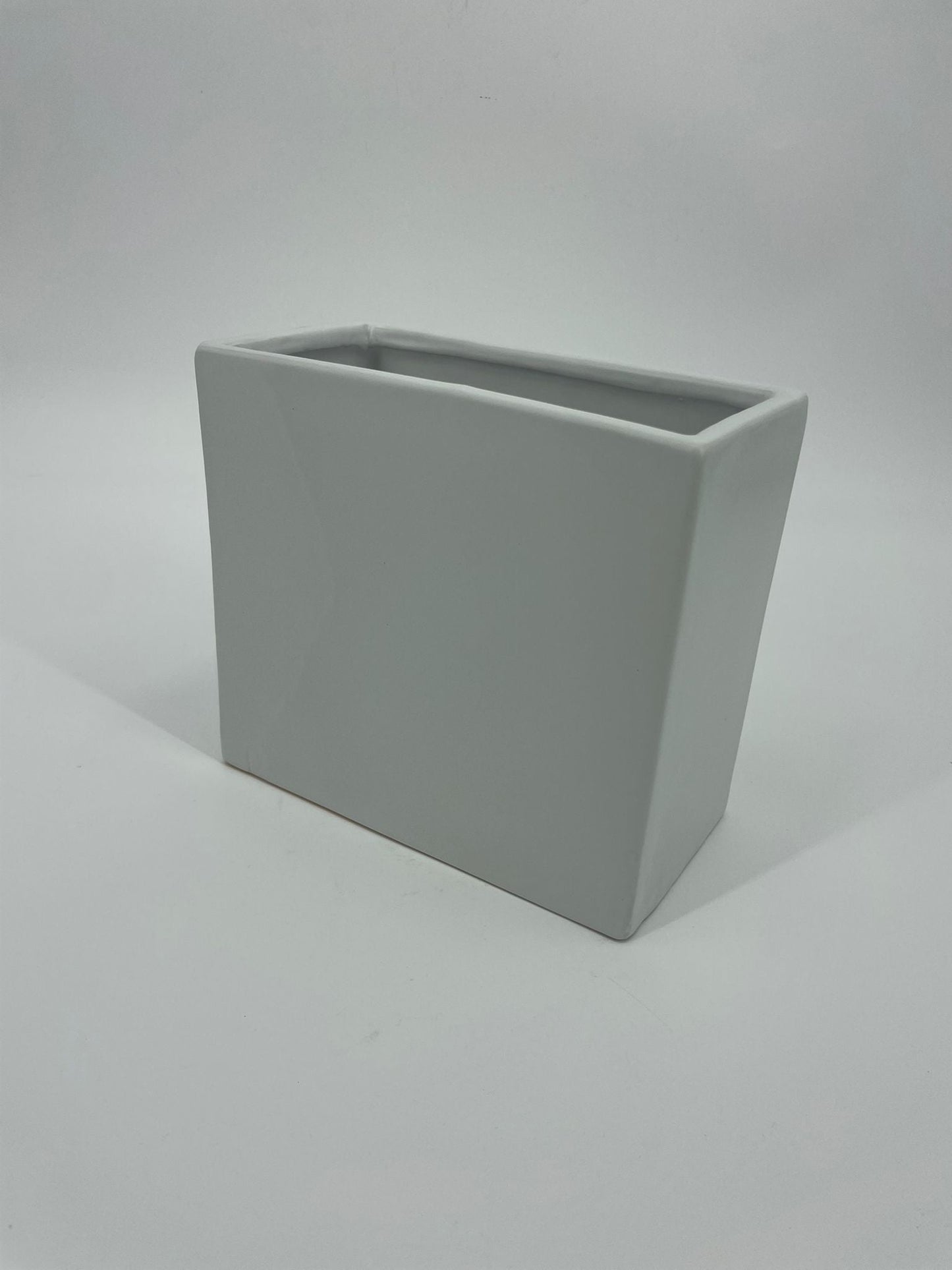 CB4008 CERAMIC RECTANGLE POT   8.5x4.5x8"