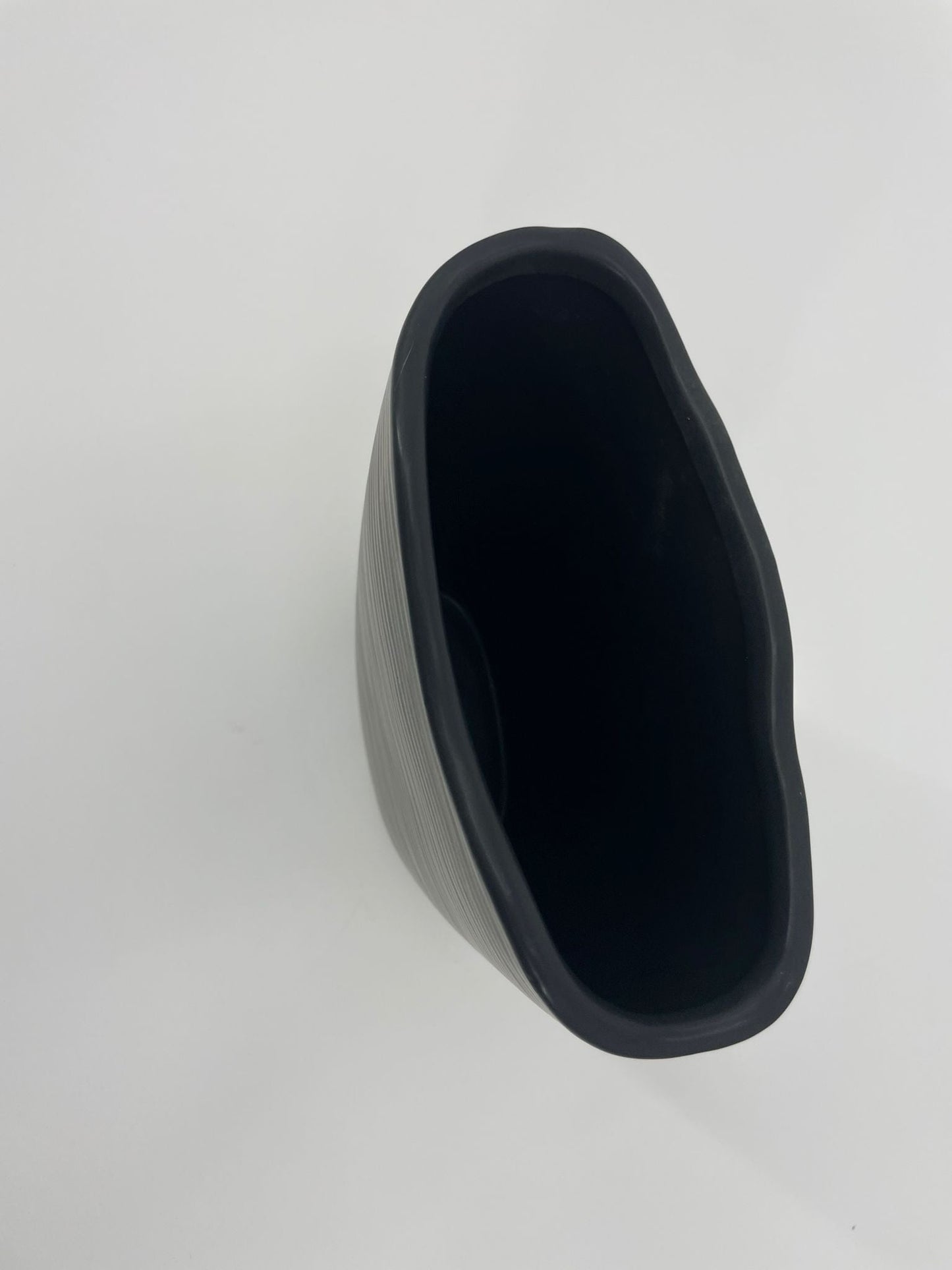 CB4018 CERAMIC TAPERED OVAL POT   D7x3.5x9"H
