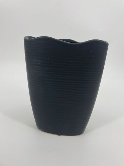 CB4018 CERAMIC TAPERED OVAL POT   D7x3.5x9"H
