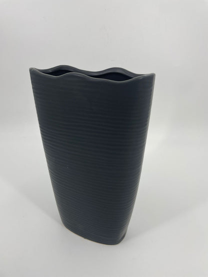 CB4019 CERAMIC TAPERED OVAL POT   D8x4x13"H