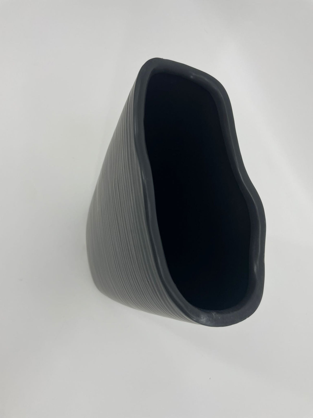 CB4019 CERAMIC TAPERED OVAL POT   D8x4x13"H