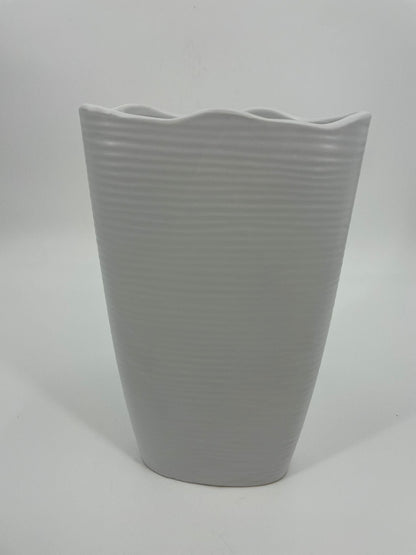 CB4019 CERAMIC TAPERED OVAL POT   D8x4x13"H