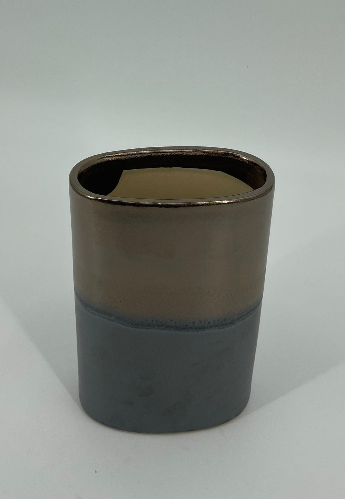 CB4025 CERAMIC OVAL POT   D6x3.5x8.25"H