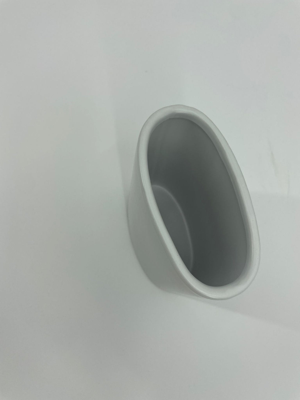CB4029 CERAMIC OVAL POT   D5.3x3x6"H