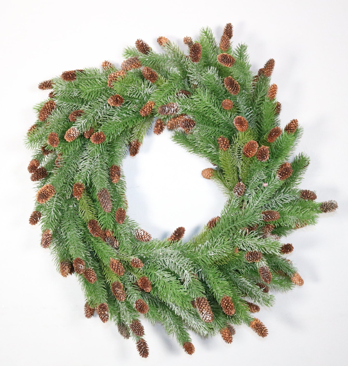 GW2331  GLT PINE/PINECONE WREATH