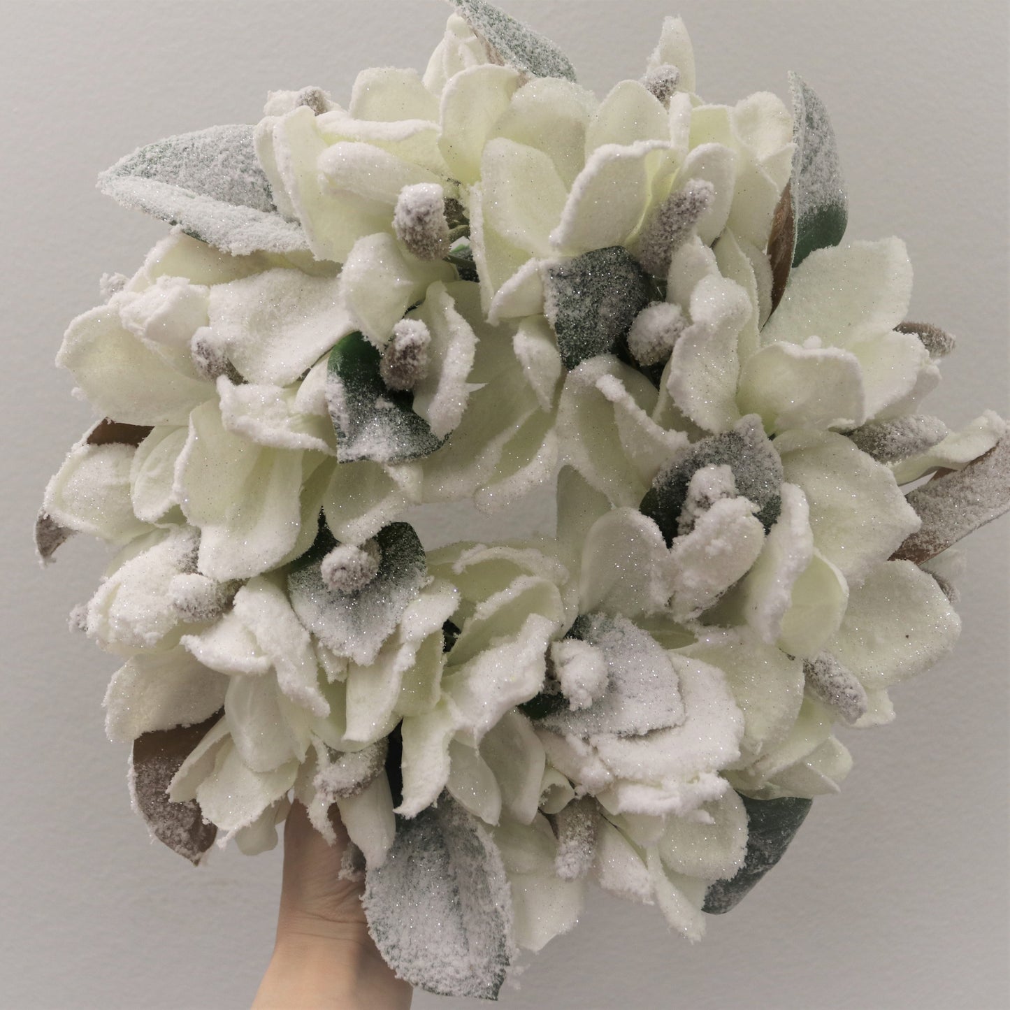 XM12347 MAGNOLIA w/SNOW WREATH,13.5in-12P