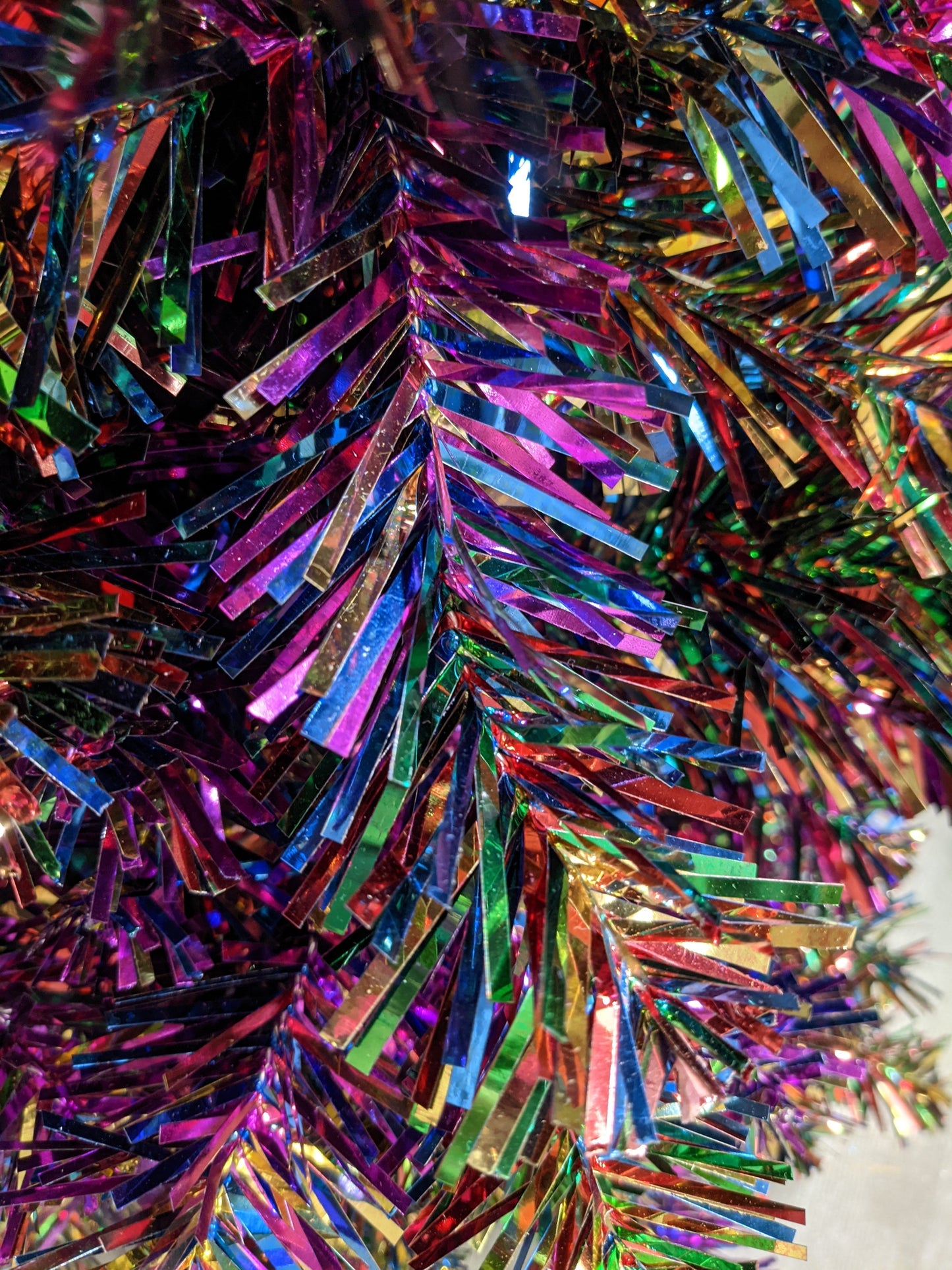 XM12622 CHUNKY CUT TINSEL WREATH,36in