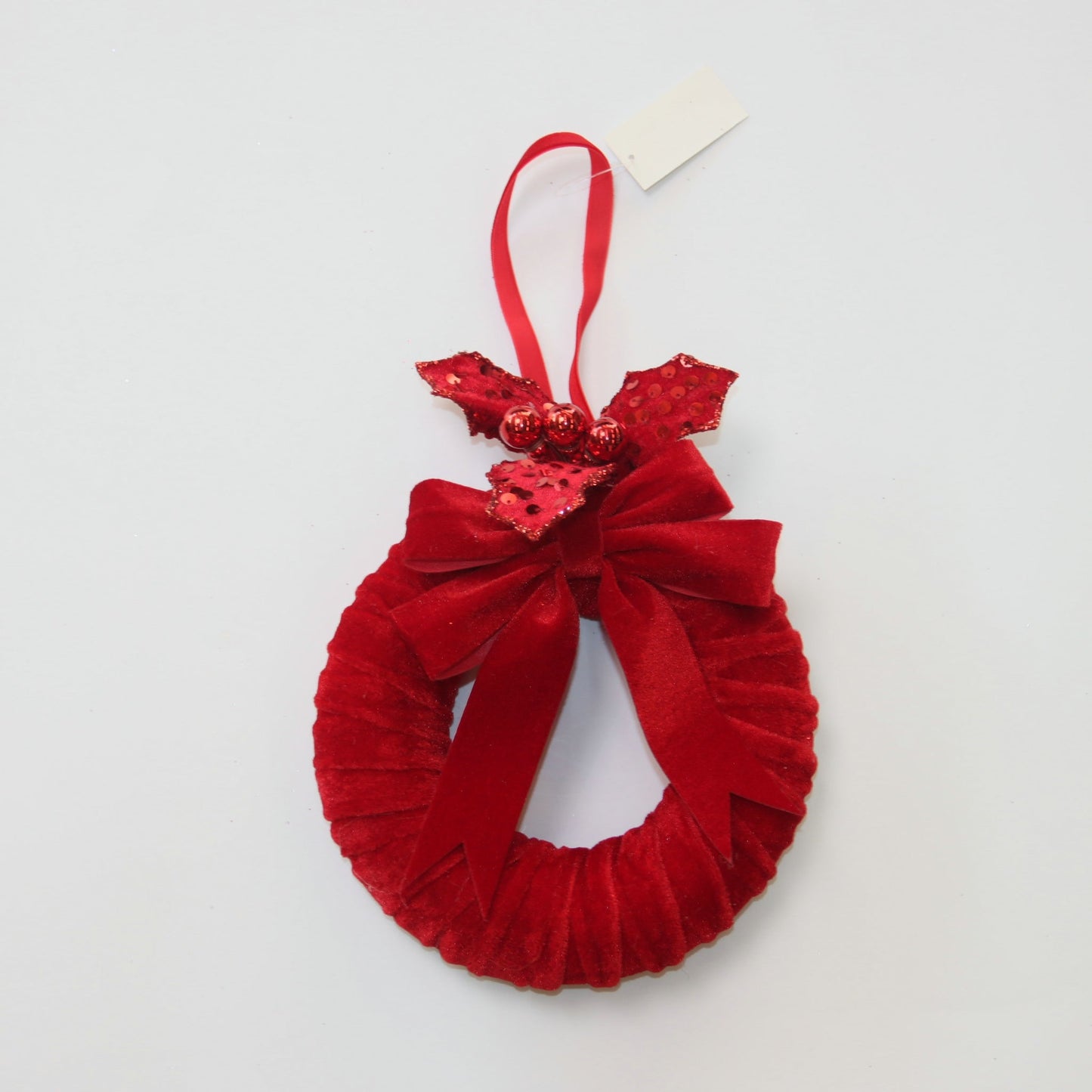 XM14826 VELVET WREATH w/HOLLY/BOW ORN,8"