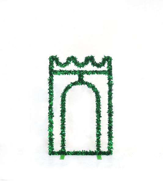 XM40157 PRIVET CASTLE GATE ON STAND 30inx4'