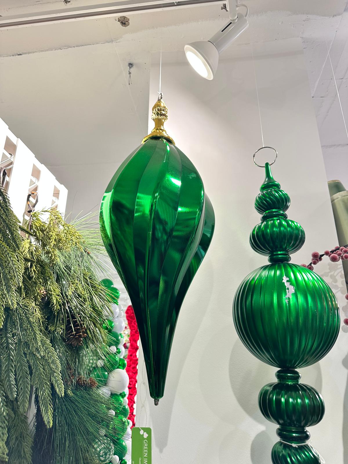 XO1021 PLASTIC TEARDROP ORNAMENT 32"