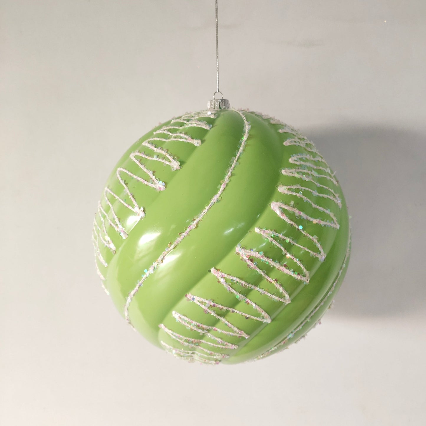 XO1117 SWIRL BALL w/GLITTER,10"