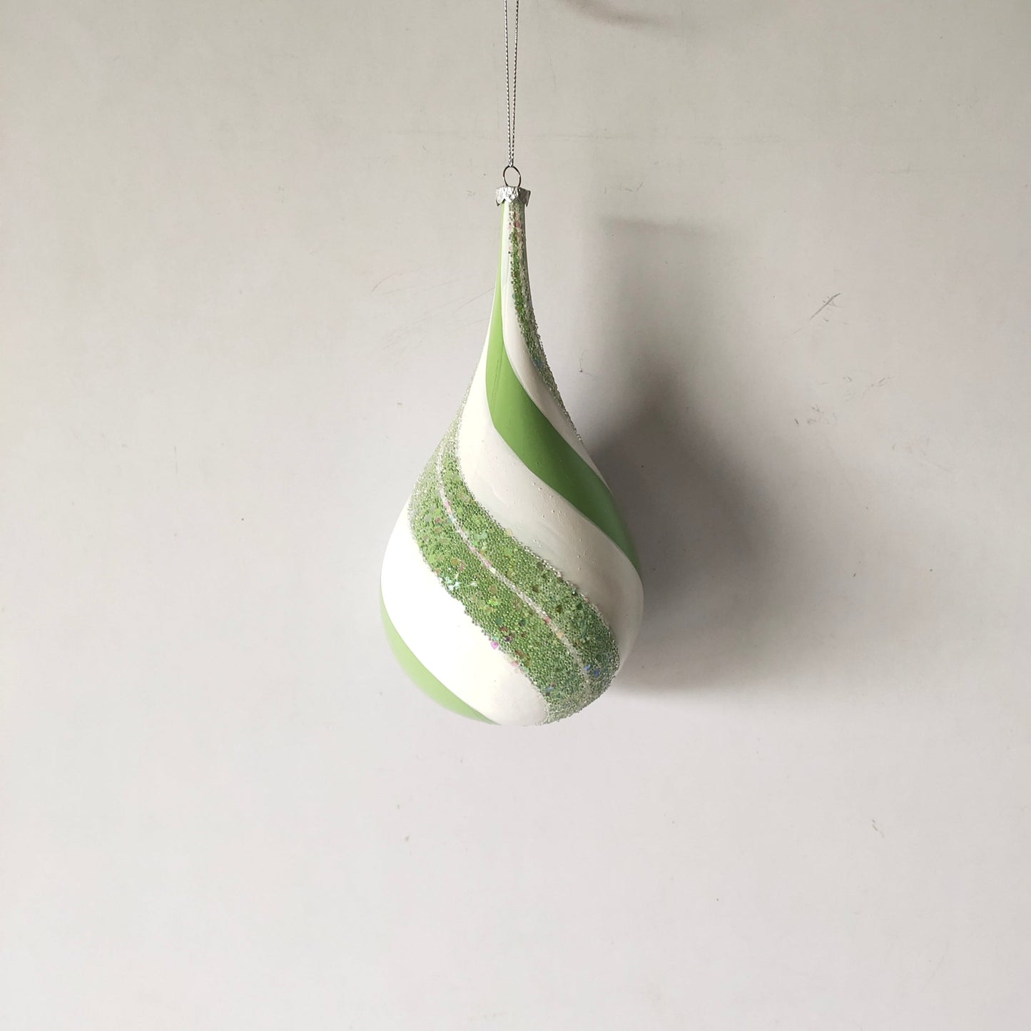 XO1120 SWIRL TEARDROP w/BEADS,7"