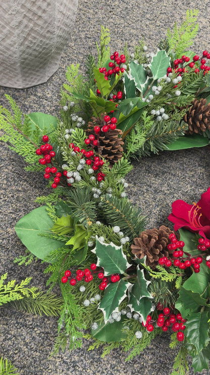 XM14181 MIXED PINE/AMARYLLIS/HOLLY WREATH 30"